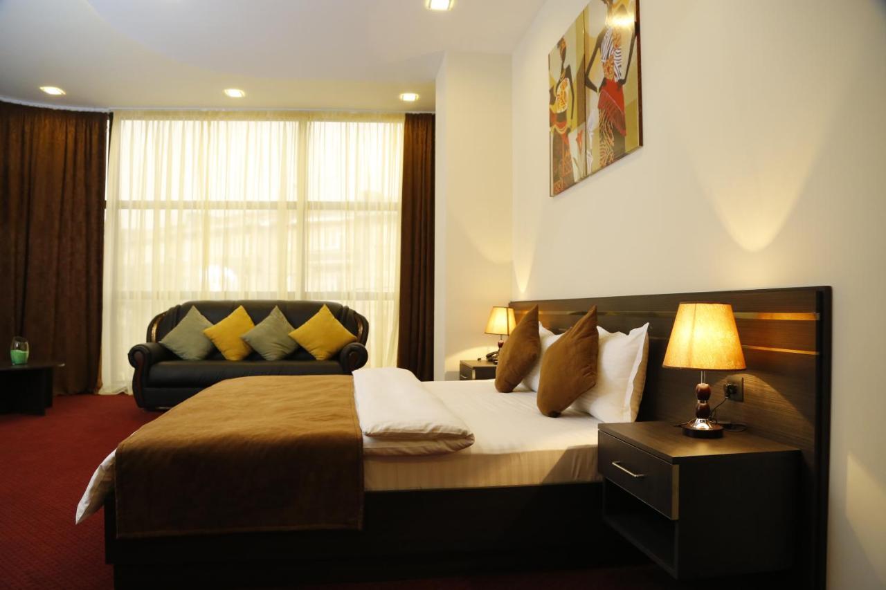 Tomu'S Hotel Gyumri Extérieur photo