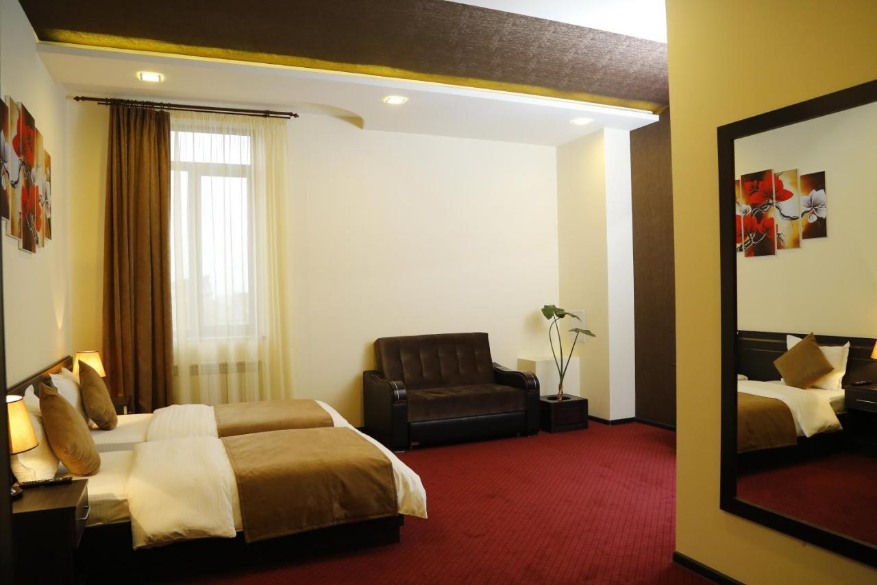Tomu'S Hotel Gyumri Extérieur photo