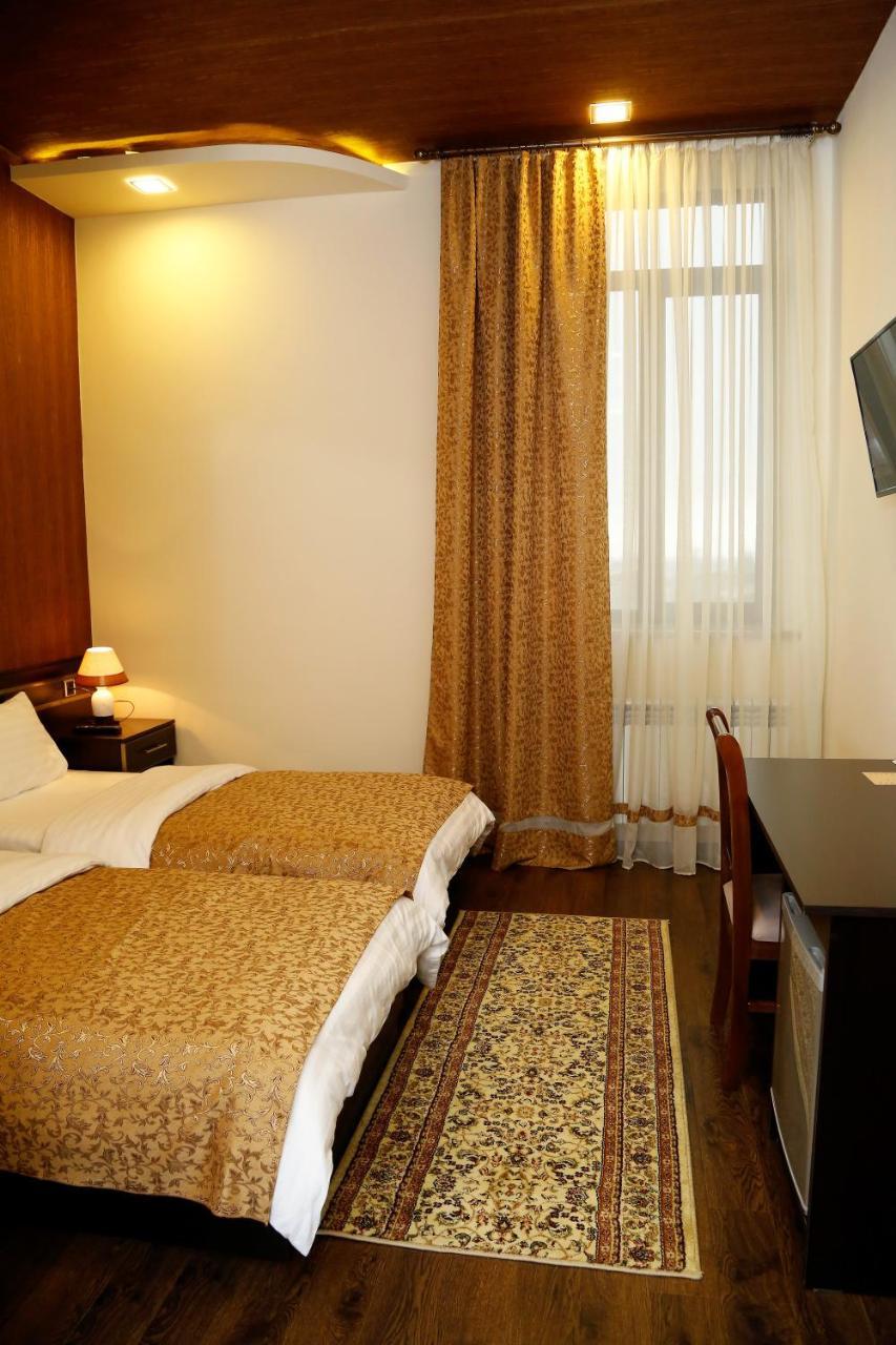 Tomu'S Hotel Gyumri Extérieur photo