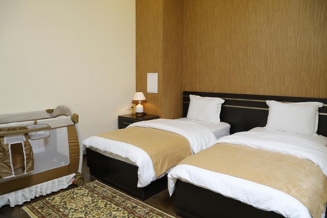 Tomu'S Hotel Gyumri Extérieur photo