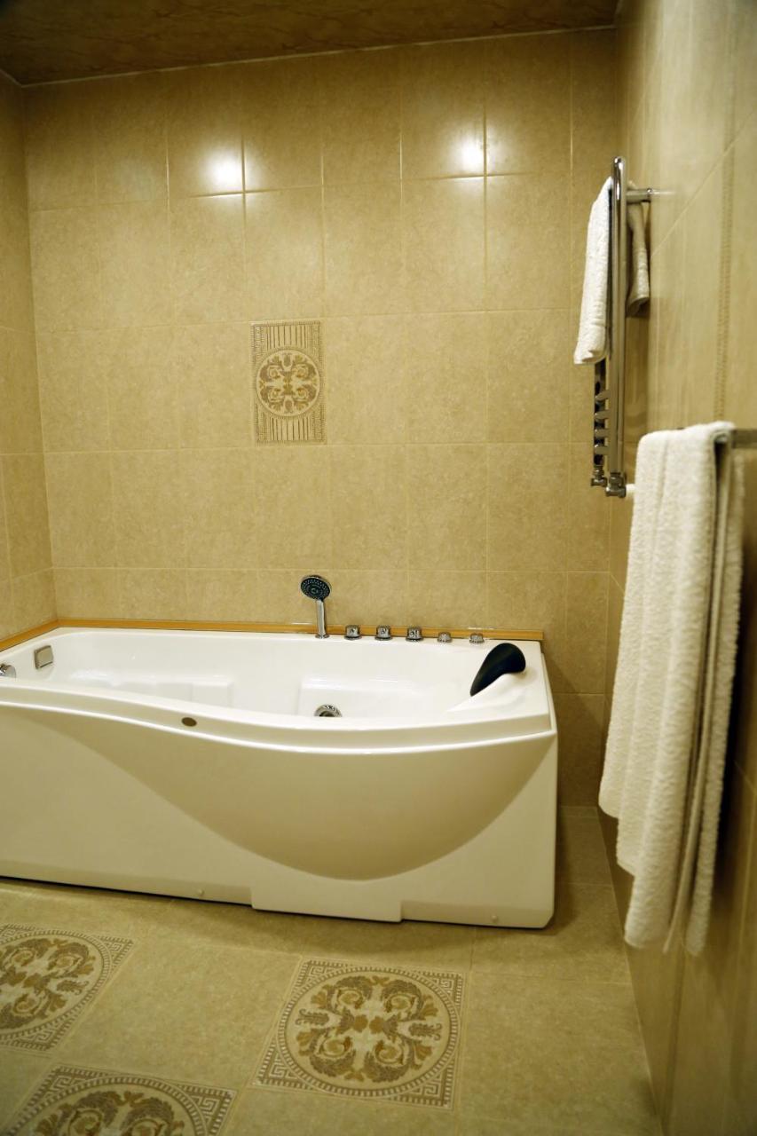 Tomu'S Hotel Gyumri Extérieur photo